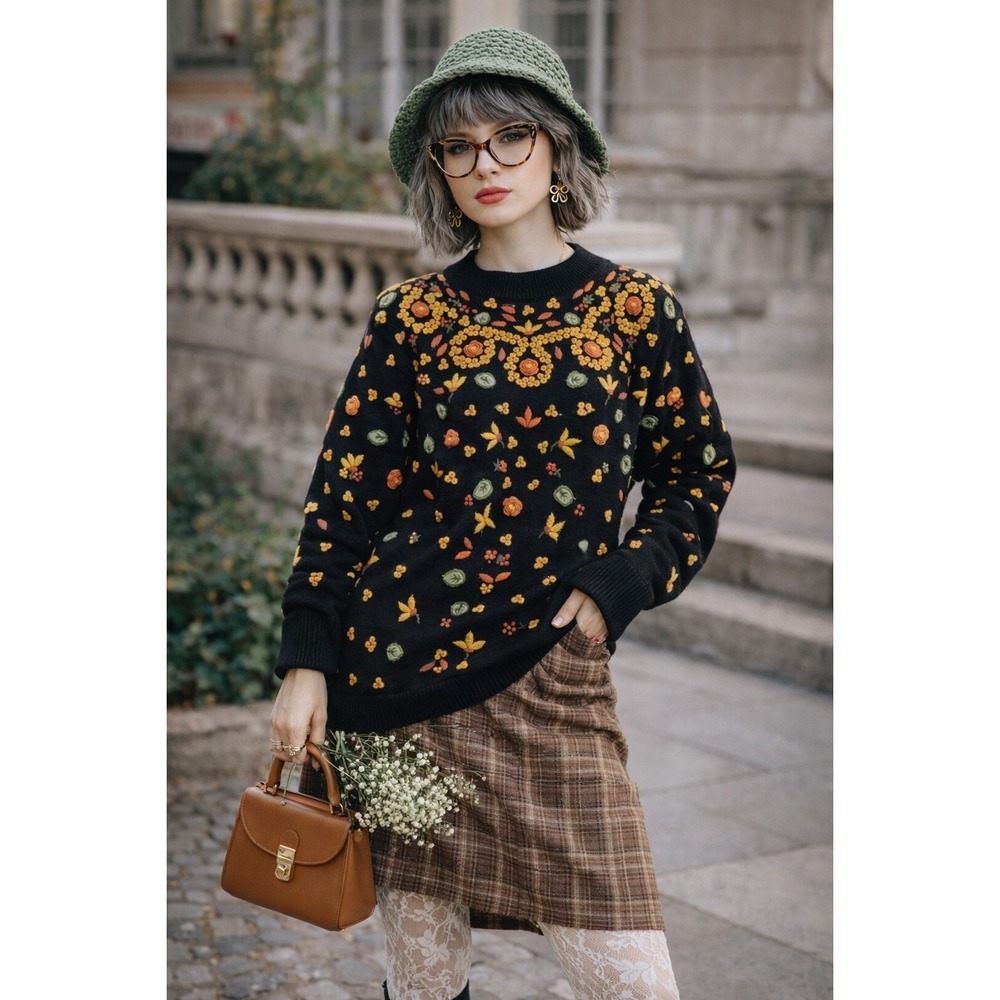 UNIQUE NAVY‎ BLUE FLORAL EMBROIDERED COTTAGECORE KNIT SWEATER